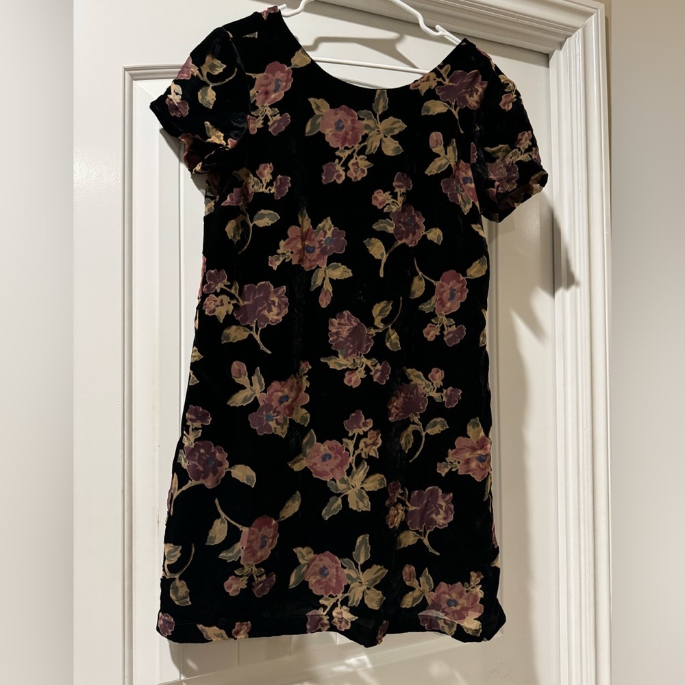 Velvet mini dress- perfect for holidays! 8